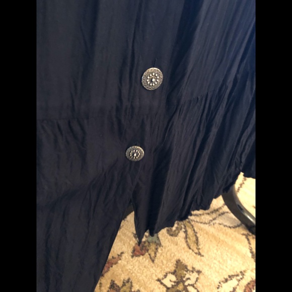 Petite Access skirt black with button accents - Picture 3 of 5